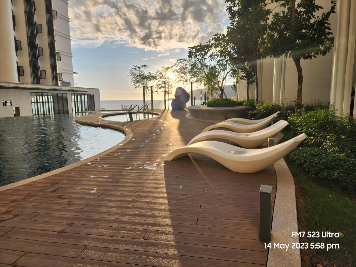 Seaview Luxury Suites At The Shore Kota Kinabalu Exterior photo